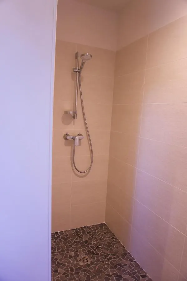 Gites Du Mas De Surlan Chantemerle-les-Bles 0*,  France